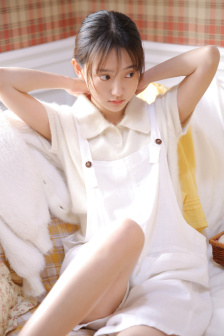 女人脱自己裤衩